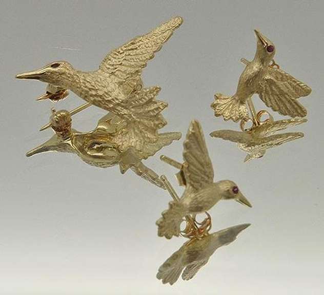 Hummingbird Design 14kt Gold Brooch & Matching Studs