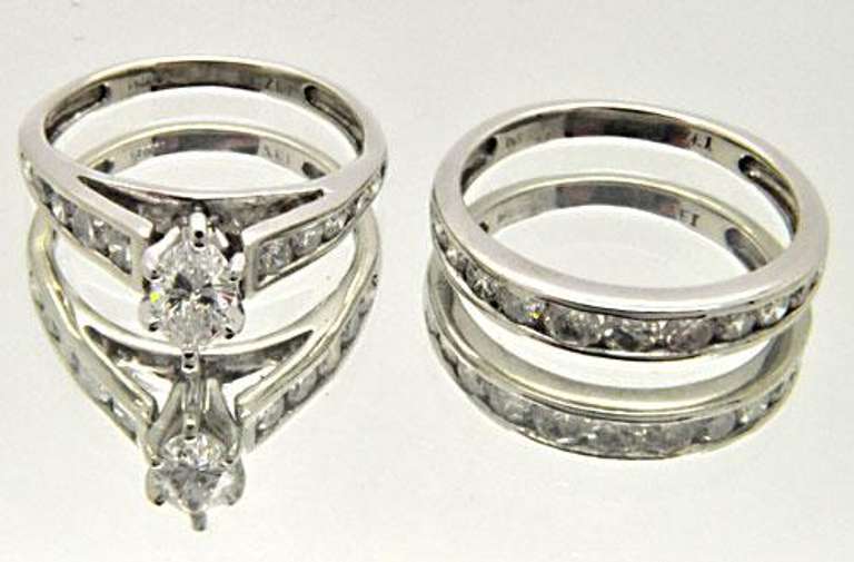 LADIES PLATINUM DIAMOND WEDDING SET.