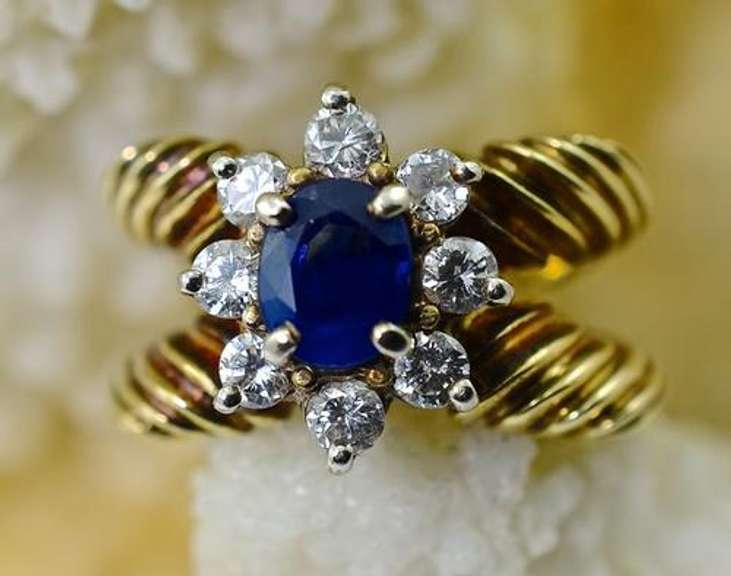 Elegant 18K Sapphire and Diamond Ring