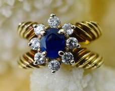 Elegant 18K Sapphire and Diamond Ring