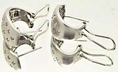 LADIES 14 KT WHITE GOLD DIAMOND EARRINGS.