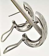 LADIES 14 KT WHITE GOLD DIAMOND EARRINGS.