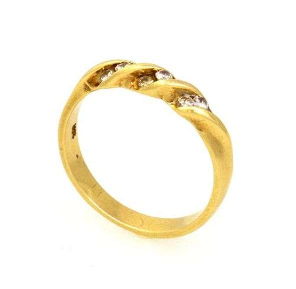 Beautiful Diamond Ring in Gold, Size 6