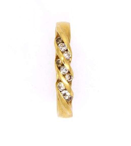 Beautiful Diamond Ring in Gold, Size 6
