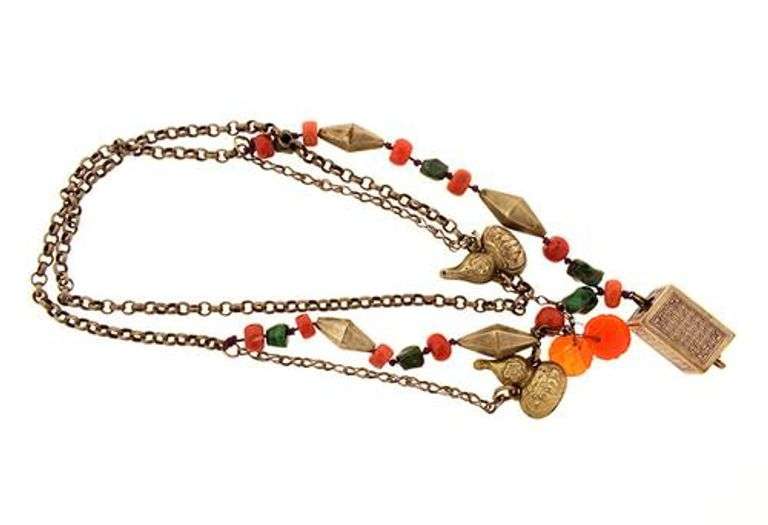 Amazing Chinese Necklace with Box Pendant