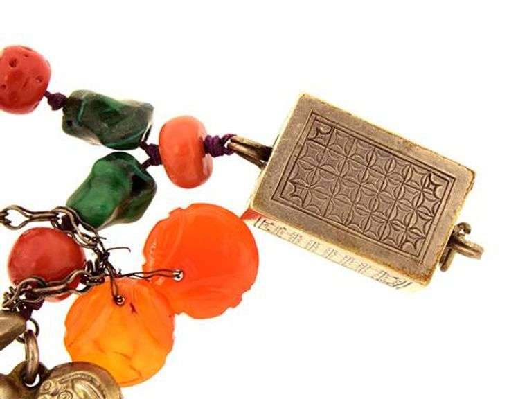 Amazing Chinese Necklace with Box Pendant