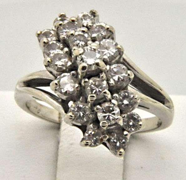 LADIES 14 KT WHITE GOLD COCKTAIL DIAMOND RING.