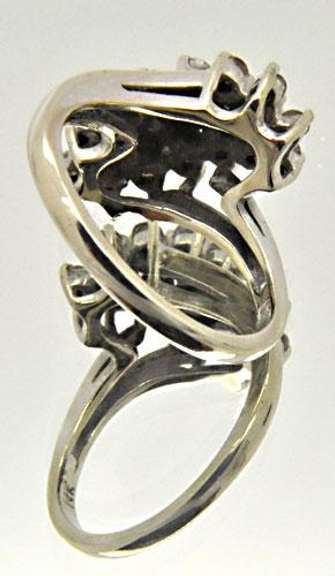 LADIES 14 KT WHITE GOLD COCKTAIL DIAMOND RING.