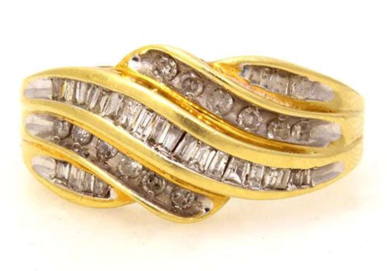 Sparkling Diamond Cluster Ring in Gold, Size 6.75