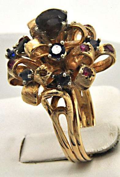 LADIES 14 KT YELLOW GOLD GEM STONE RING.