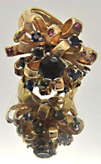 LADIES 14 KT YELLOW GOLD GEM STONE RING.