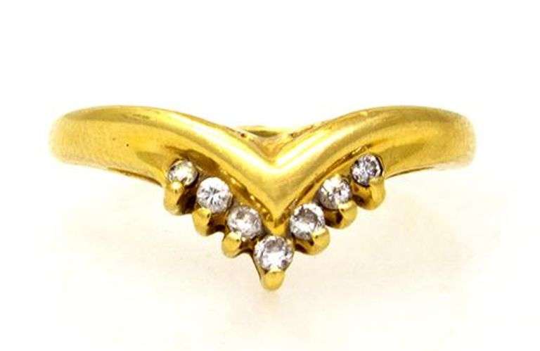 Diamond V-Ring in Gold, Size 5.5