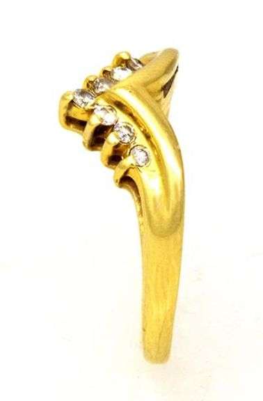 Diamond V-Ring in Gold, Size 5.5