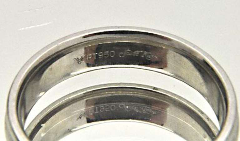 SCOTT KAY PLATINUM BAND WITN BEVELED EDGE DESIGN.