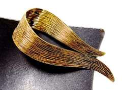 Contemporary 18K Textured Swirl Brooch