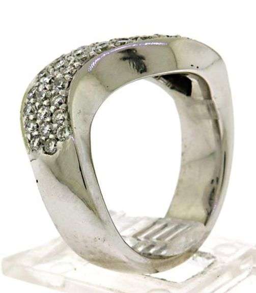 Sparkling Pave Diamond Wave Ring in 18K