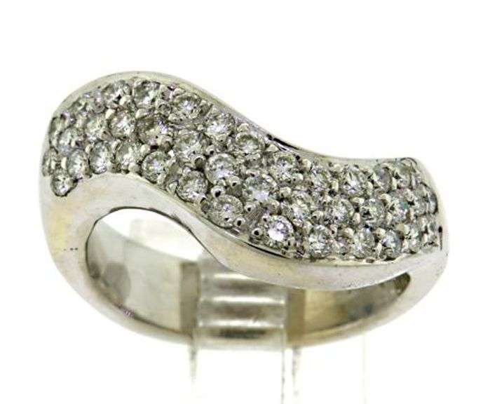 Sparkling Pave Diamond Wave Ring in 18K