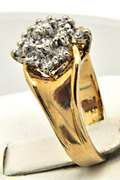 LADIES 14 KT GOLD AND DIAMOND CLUSTER RING.