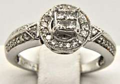 LADIES 14 KT WHITE GOLD DIAMOND RING.