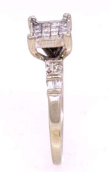 Sparkling Diamond Ring in White Gold, Size 6.75