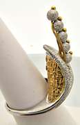 LADIES 18 KT YELLOW AND WHITE GOLD FLOWER DESIGN RING.