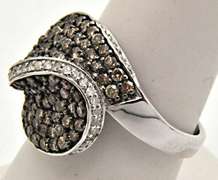 LADIES 14 KT WHITE GOLD DIAMOND RING.