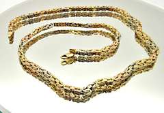 18 KT WHITE AND YELLOW GOLD BYZANTINE CHAIN.