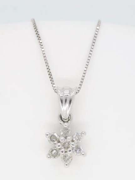 14k White Gold .25CTW Diamond Necklace