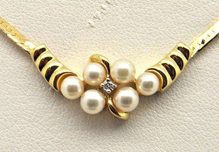 Elegant Diamond & Pearls Necklace in 14kt Gold