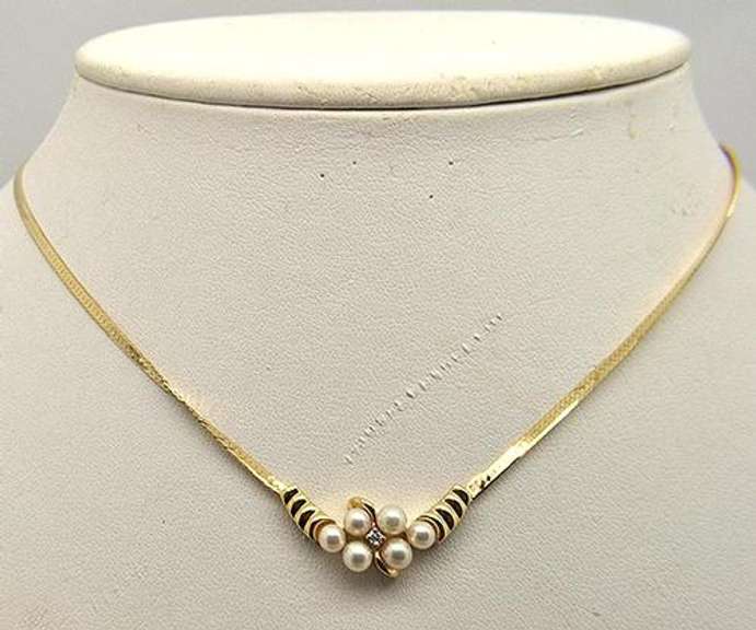 Elegant Diamond & Pearls Necklace in 14kt Gold
