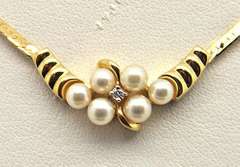 Elegant Diamond & Pearls Necklace in 14kt Gold