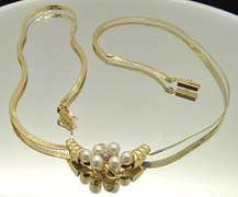 Elegant Diamond & Pearls Necklace in 14kt Gold
