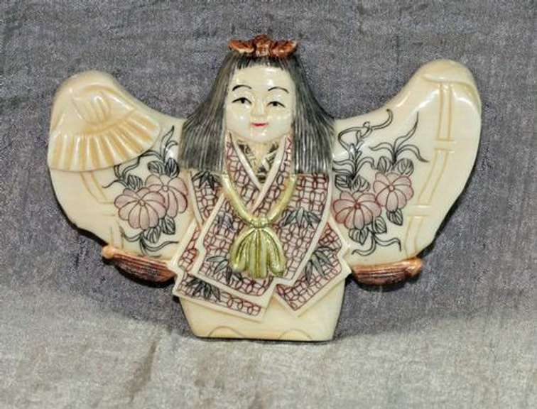 Kimono-clad Woman Natural Ivory Pendant