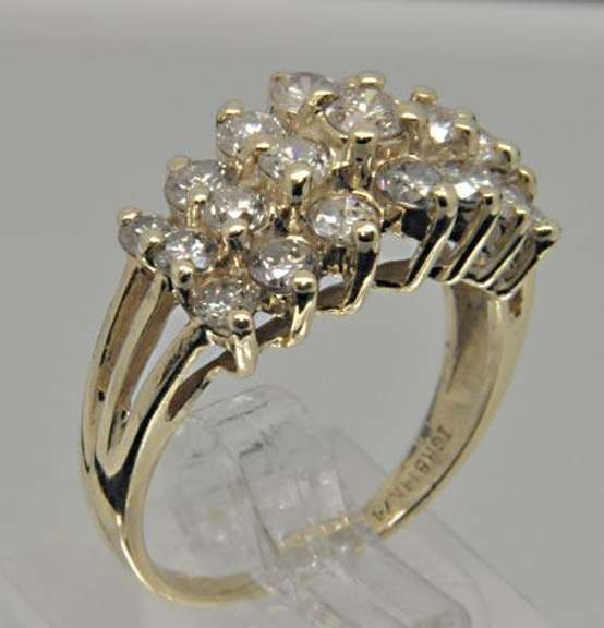 LADIES 14 KT YELLOW GOLD PYRAMIDE DIAMOND RING.