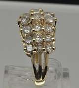 LADIES 14 KT YELLOW GOLD PYRAMIDE DIAMOND RING.