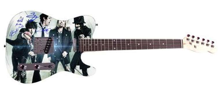 M?tley Cr?e Facsimile Autographed Custom Graphics Guitar