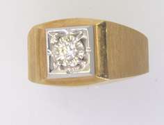 Nice Diamond Ring in Yellow Gold