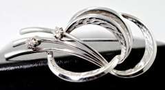 Nicely Designed 14K White Gold Brooch