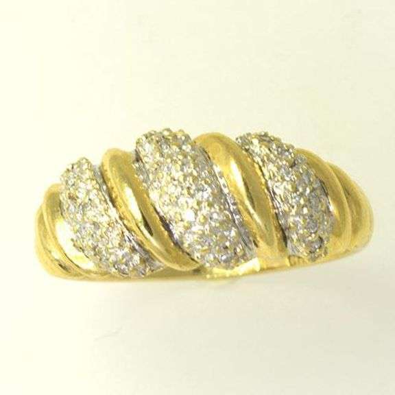Flashy Diamond Band in 14kt Gold