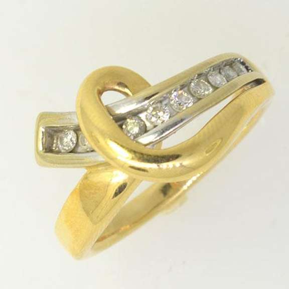 Knot Mofit Diamond Band in Gold