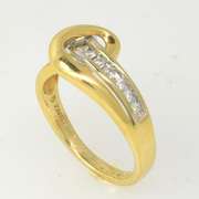 Knot Mofit Diamond Band in Gold