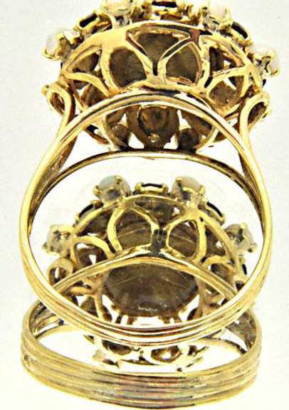 LADIES 18 KT YELLOW GOLD GARNET AND OPAL PYRAMID RING.