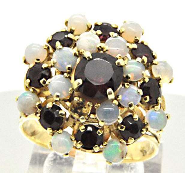 LADIES 18 KT YELLOW GOLD GARNET AND OPAL PYRAMID RING.
