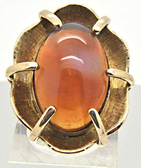 LADIES 14 KT YELLOW GOLD OPAL RING.