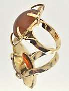 LADIES 14 KT YELLOW GOLD OPAL RING.