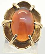 LADIES 14 KT YELLOW GOLD OPAL RING.