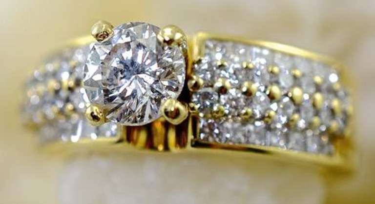 Sparkly 18K Diamond Engagement Ring