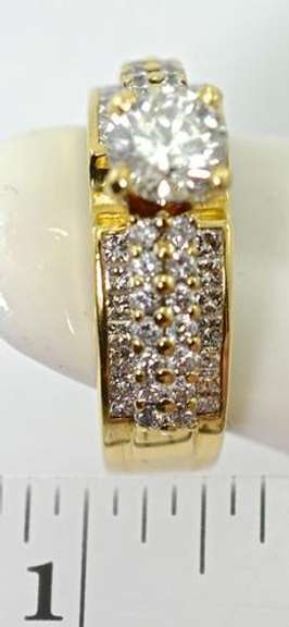 Sparkly 18K Diamond Engagement Ring