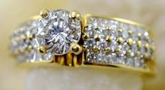 Sparkly 18K Diamond Engagement Ring