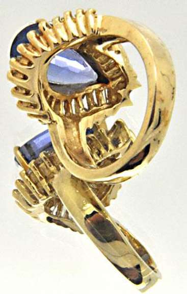 LADIES 14KT YELLOW GOLD TANZANITE DIAMOND RING.